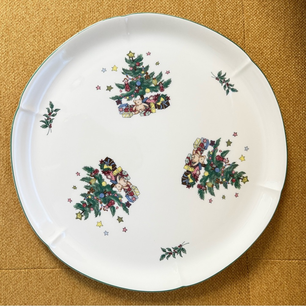 NIKKO Vintage Christmas/Holiday Serveware
11.5” Round Hostess Platter